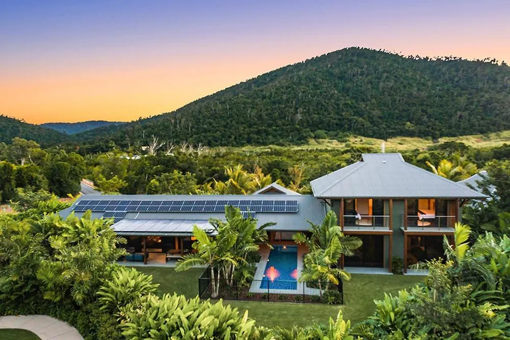 Holiday home Yangaro Villa Airlie Beach